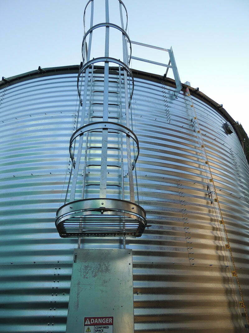 Water storage tank